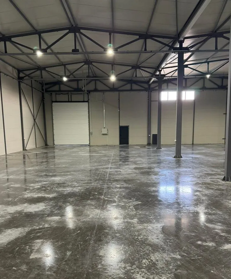 Izdavanje, poslovni prostor, 720m², Batajnica, Beograd