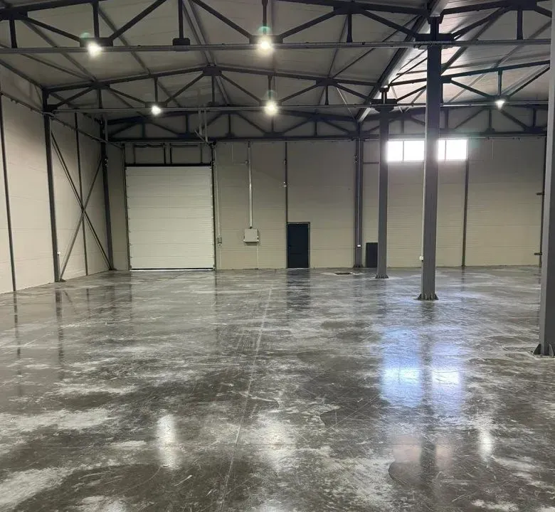 Izdavanje, poslovni prostor, 720m², Batajnica, Beograd