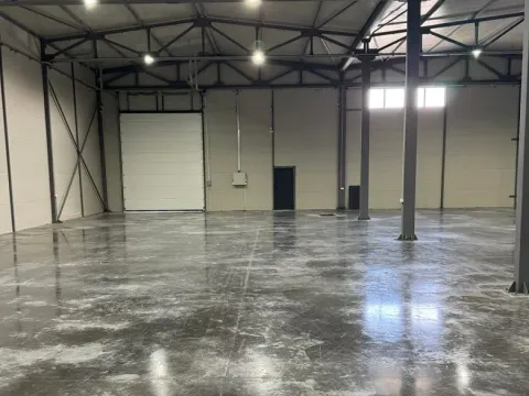 Izdavanje, poslovni prostor, 720m², Batajnica, Beograd