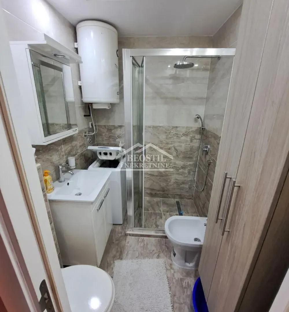 Izdavanje, trosoban stan, 82m², Lion, Zvezdara Sve Podlokacije