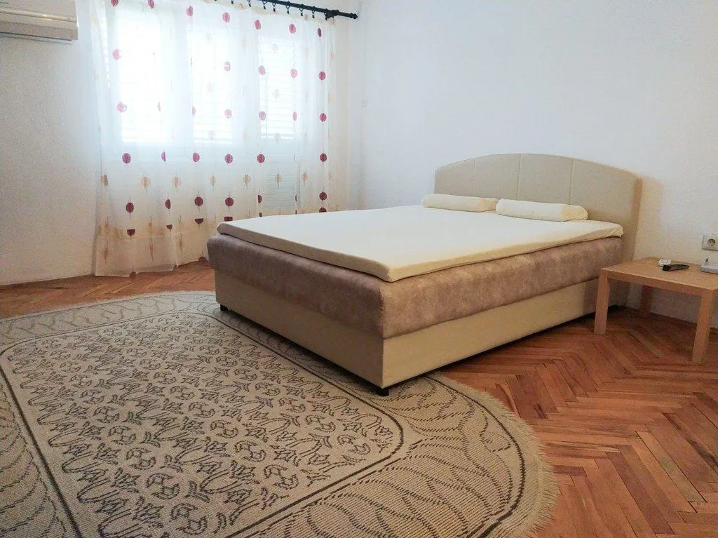 Rent, house, 200m², Stari Aerodrom, Podgorica