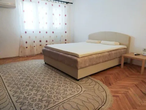 Rent, house, 200m², Stari Aerodrom, Podgorica - image 3