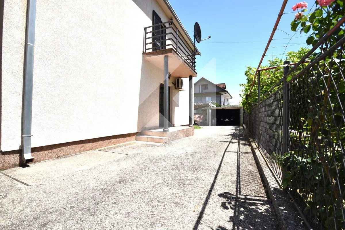 Prodaja, kuća, 320m², Murtovina, Podgorica