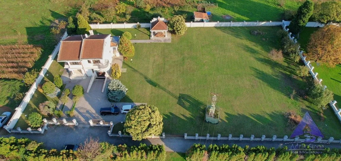 Sale, house, 308m², Tološi, Podgorica