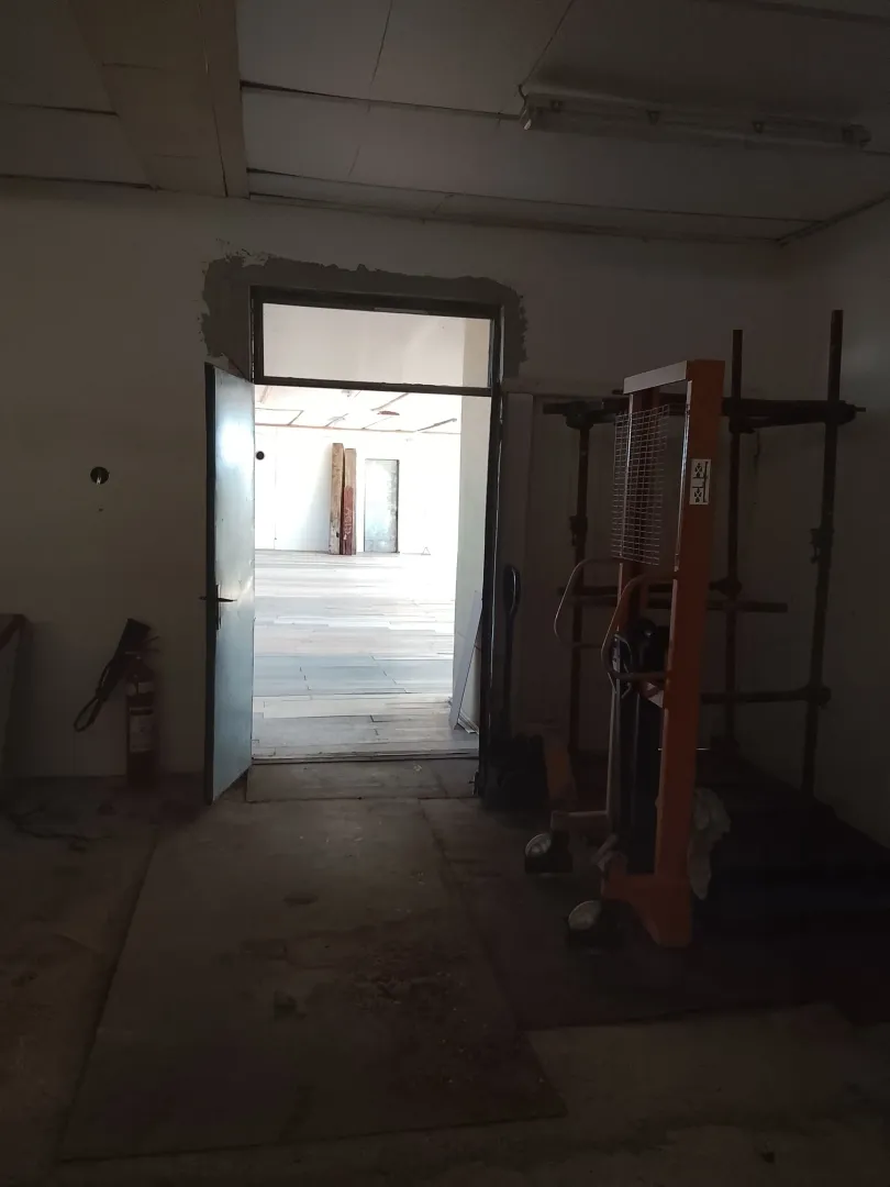 Rent, office space, 800m², Trešnja-Koviona, Sopot