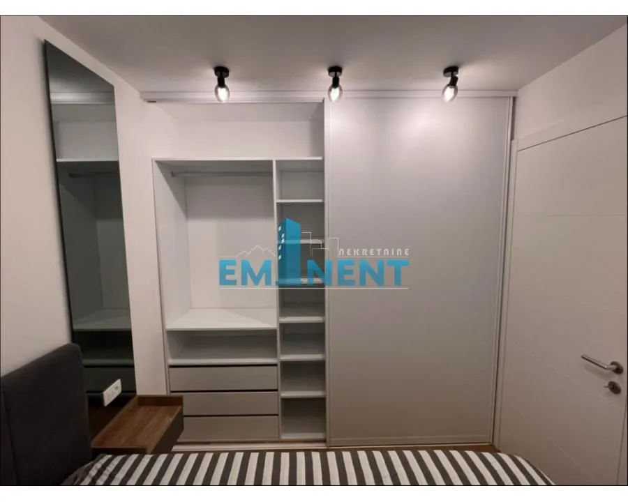 Bedroom with a built-in wardrobe and a bed.
