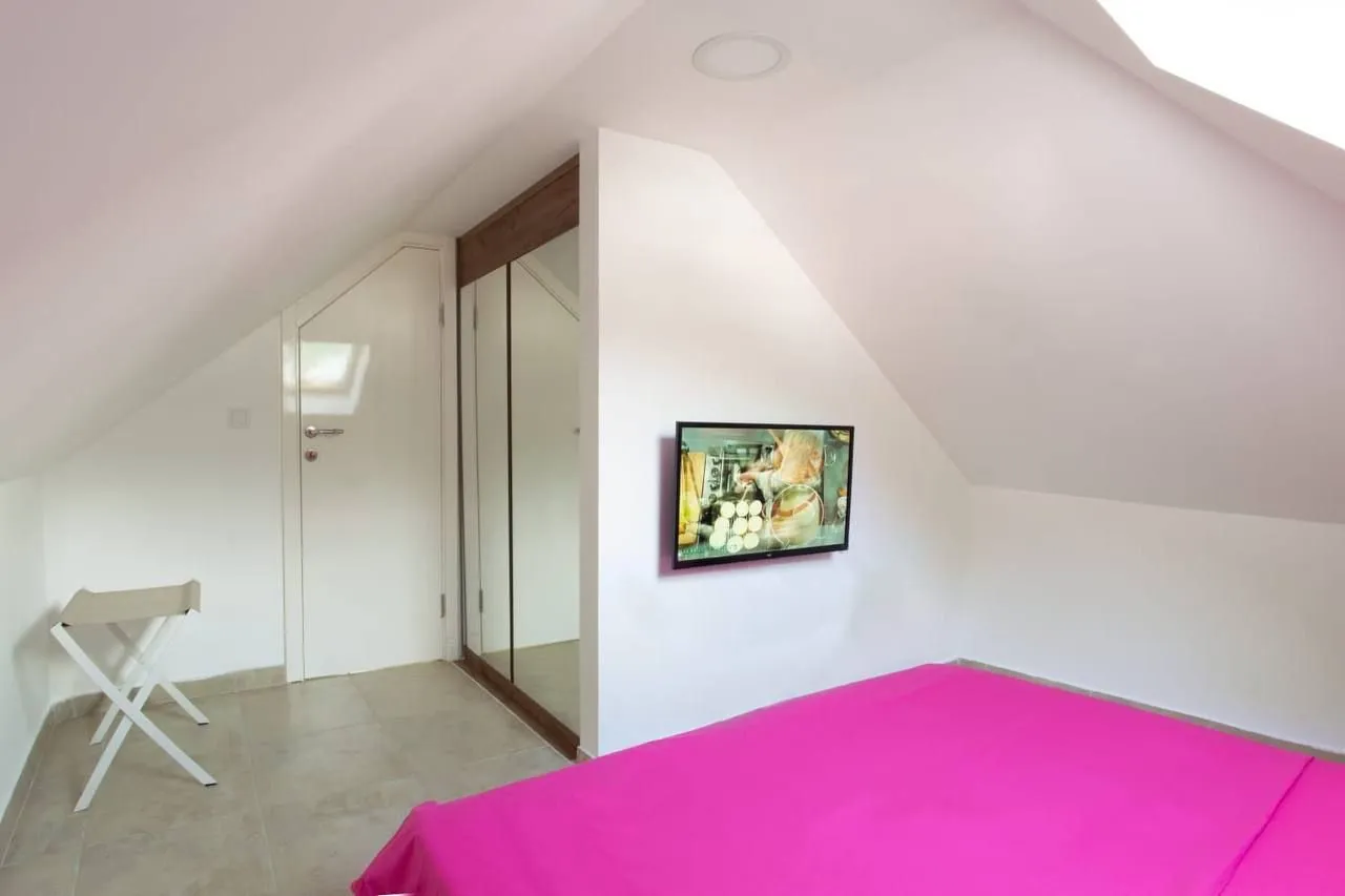 Izdavanje, dvosoban stan, 61m², Podkošljun, Budva