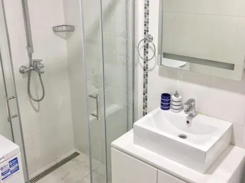 Izdavanje, jednosoban stan, 52m², Dobrota, Kotor - image 3