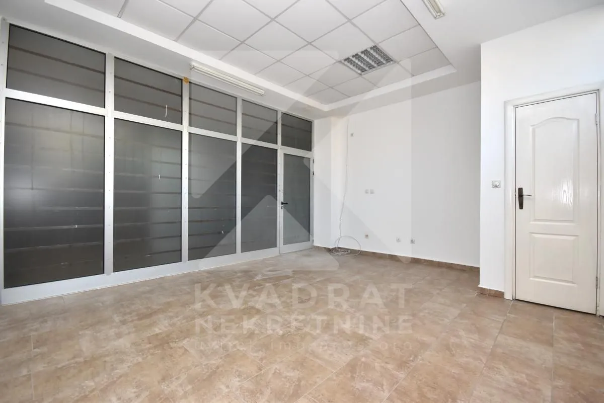 Izdavanje, poslovni prostor, 25m², Pobrežje, Podgorica
