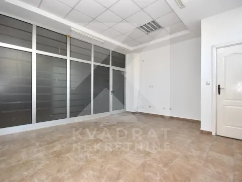 Izdavanje, poslovni prostor, 25m², Pobrežje, Podgorica
