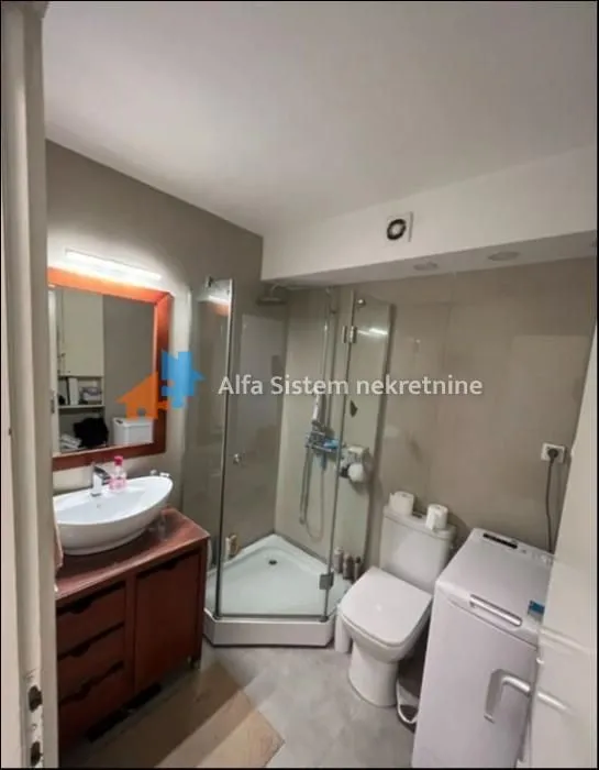 Izdavanje, trosoban stan, 80m², Fon (Fon - Bilećka), Voždovac Sve Podlokacije