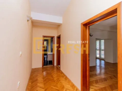 Izdavanje, kuća, 600m², Zagorič, Podgorica - image 22