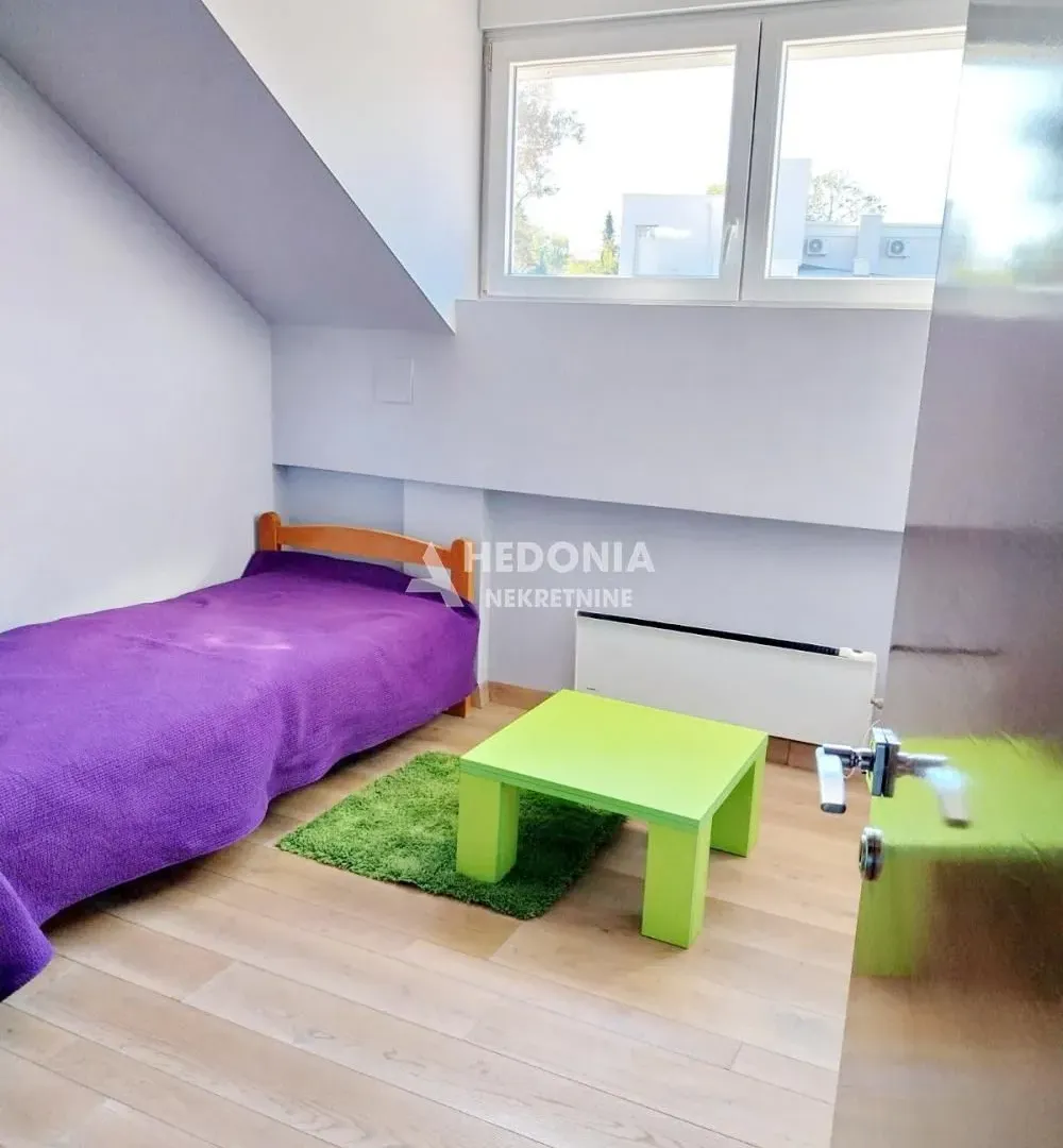 Izdavanje, četvorosoban stan, 120m², Savski Venac, Beograd