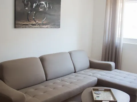 Izdavanje, jednosoban stan, 42m², Budva, Crna Gora - image 2