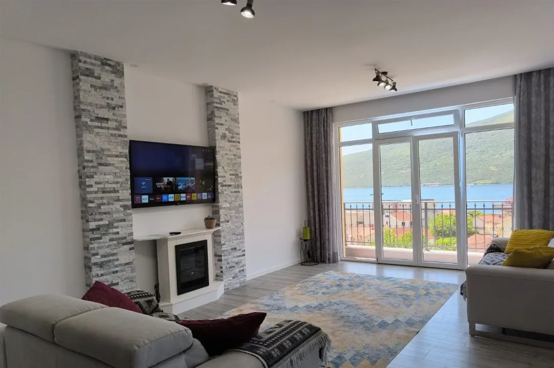 Rent, three bedroom apartment, 147m², Đenovići, Herceg Novi