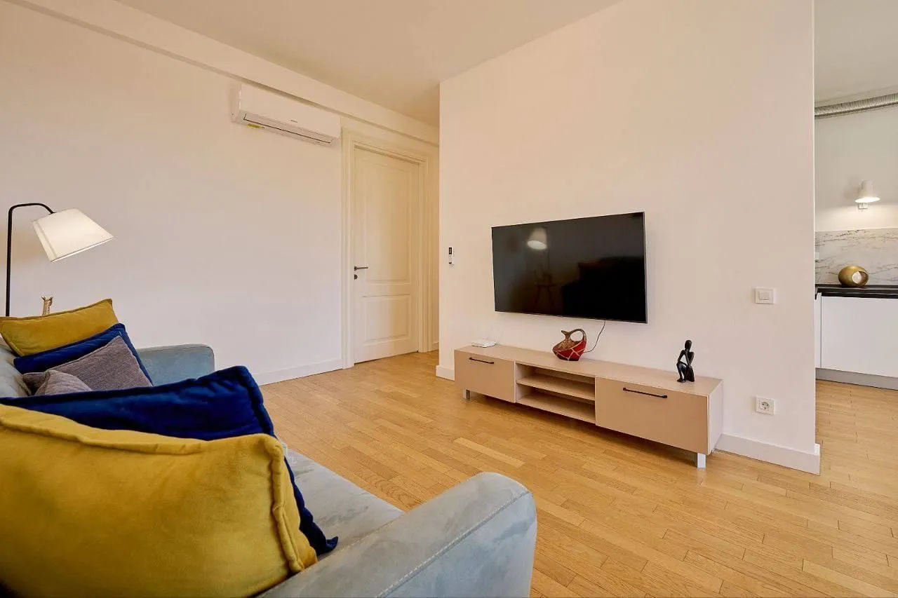 Rent, one bedroom apartment, 52m², Bečići, Budva