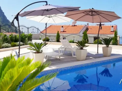 Kuća in Sveti Stefan