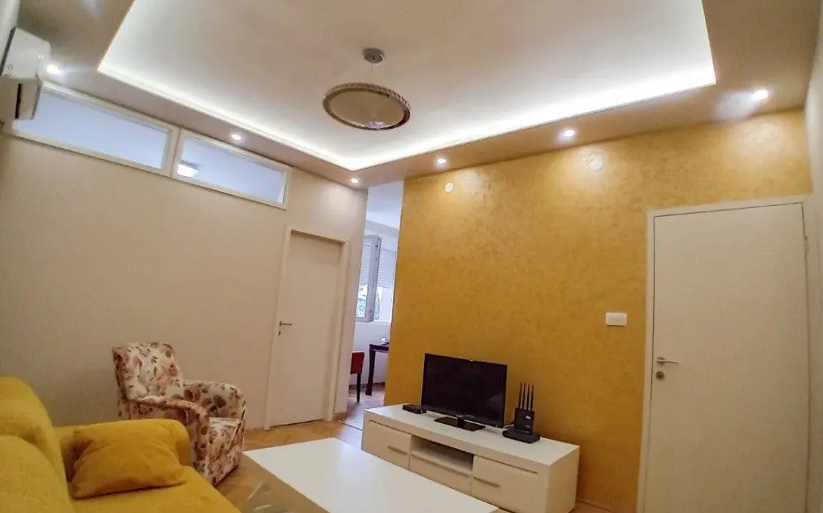 Izdavanje, jednosoban stan, 34m², Autobuska stanica, Podgorica