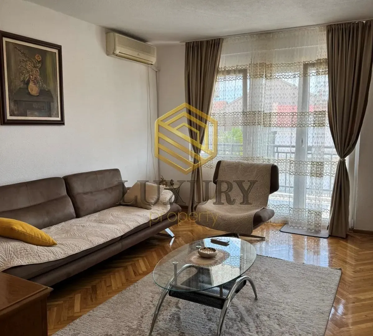 Izdavanje, dvosoban stan, 75m², Gornja Gorica, Podgorica