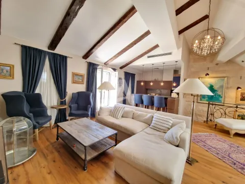 Sale, three bedroom apartment, 192m², Stari Grad, Budva - image 20