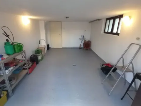 Izdavanje, kuća, 200m², Tološi, Podgorica - image 5