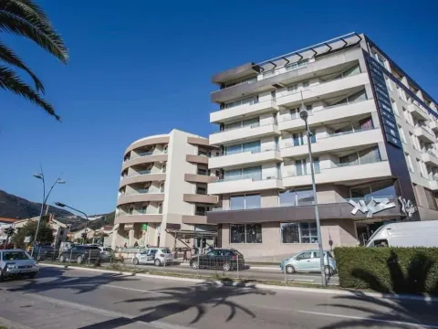 Rent, one bedroom apartment, 55m², Centar, Budva - image 7