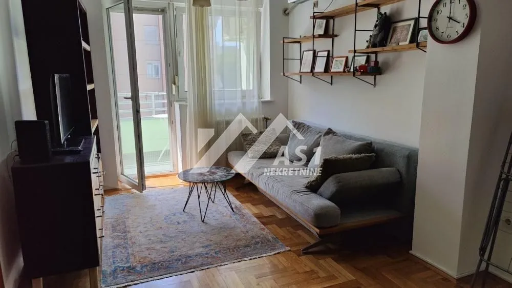 Izdavanje, trosoban stan, 54m², Adamovićevo Naselje, Novi Sad Sve Podlokacije