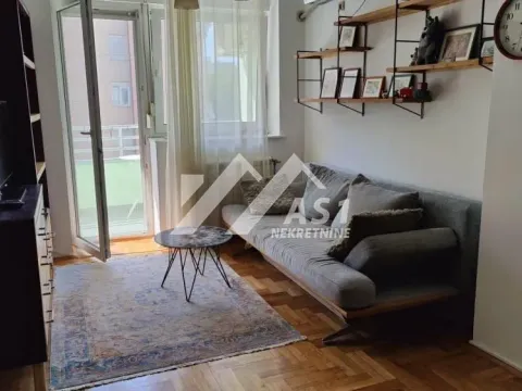 Stan in Adamovićevo Naselje