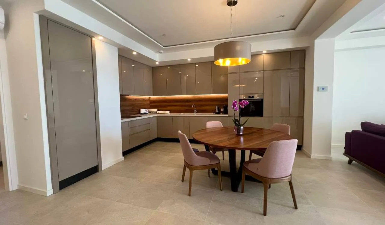 Prodaja, dvosoban stan, 107m², Rafailovići, Budva