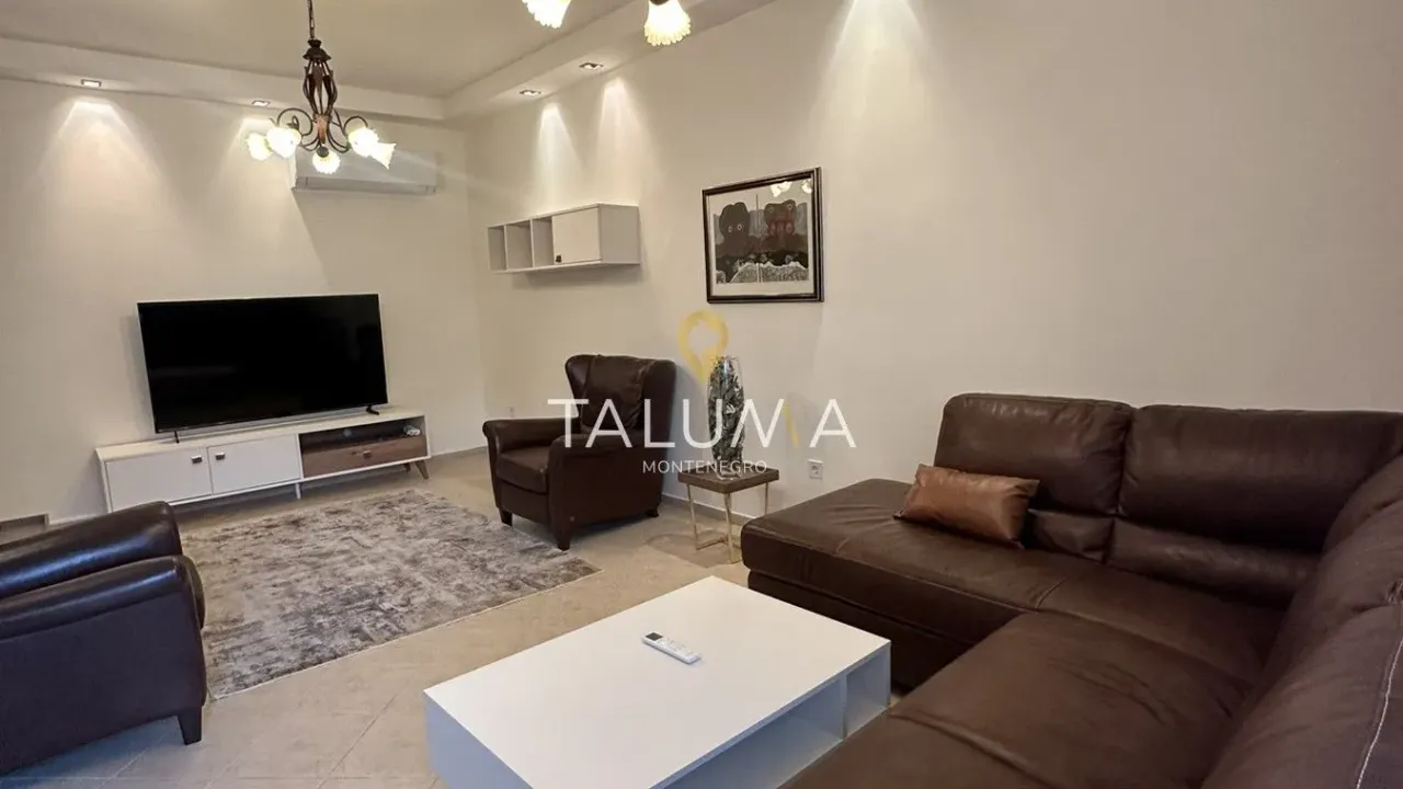 Izdavanje, trosoban stan, 114m², Momišići, Podgorica