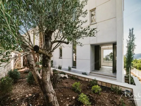 Prodaja, kuća, 227m², Tudorovići, Budva - image 12