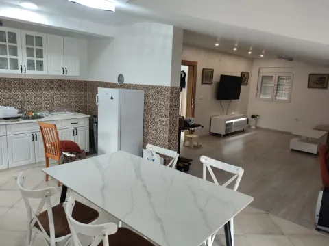 Rent, four bedroom apartment, 100m², Doljani, Podgorica - image 2