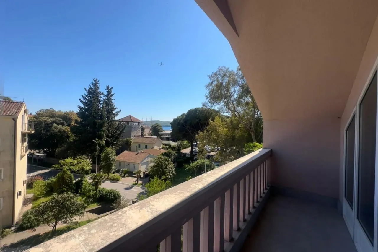 Prodaja, dvosoban stan, 65m², Centar, Tivat