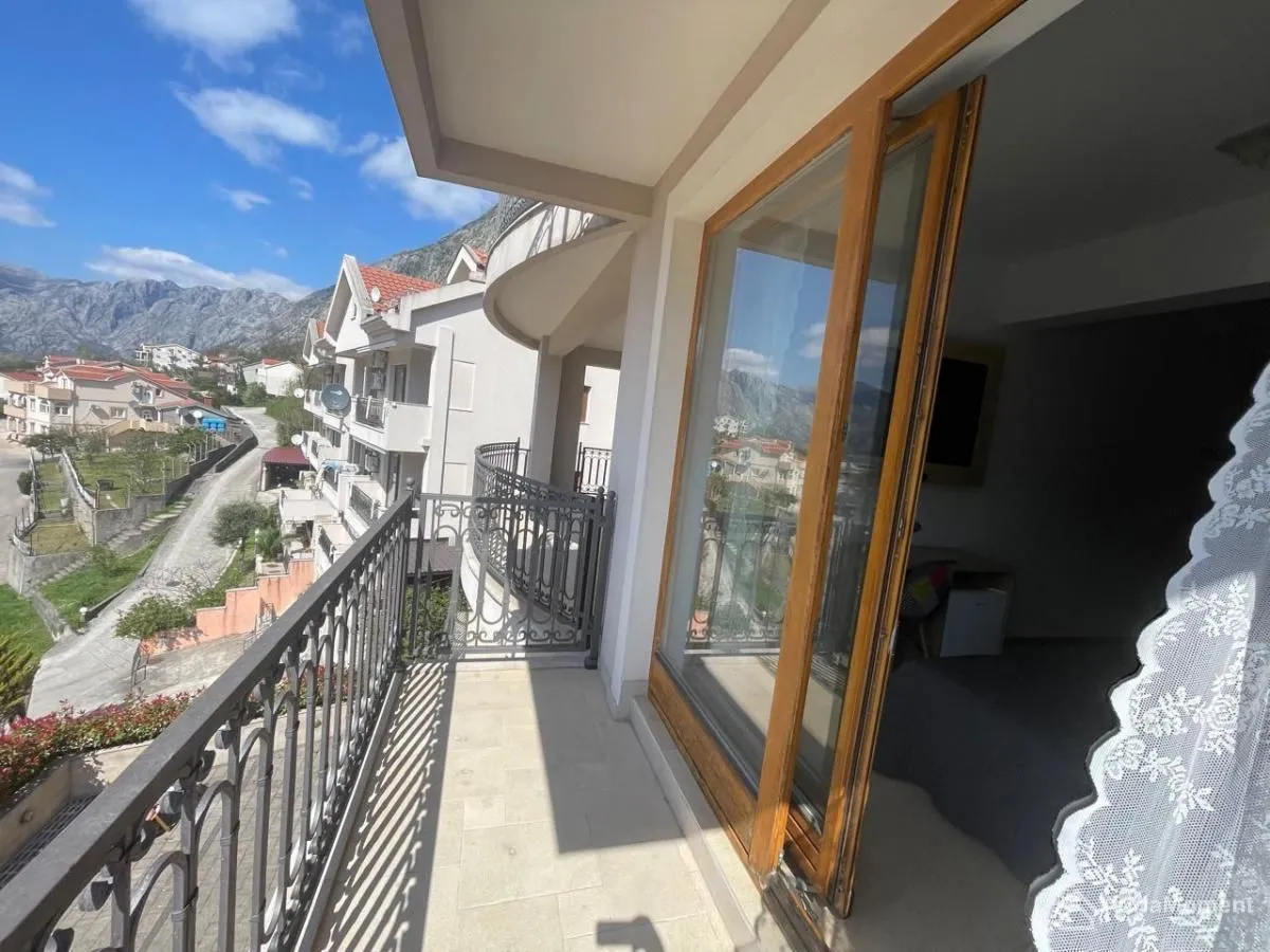 Prodaja, dvosoban stan, 106m², Dobrota, Kotor