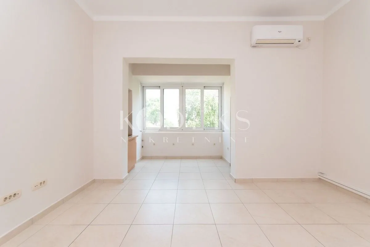 Izdavanje, poslovni prostor, 91m², Centar, Podgorica