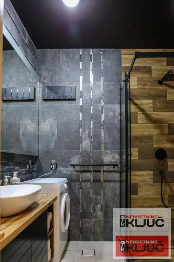 Prodaja, dvosoban stan, 69m², Centar, Novi Sad