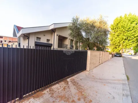 Izdavanje, kuća, 280m², Stari Aerodrom, Podgorica - image 3