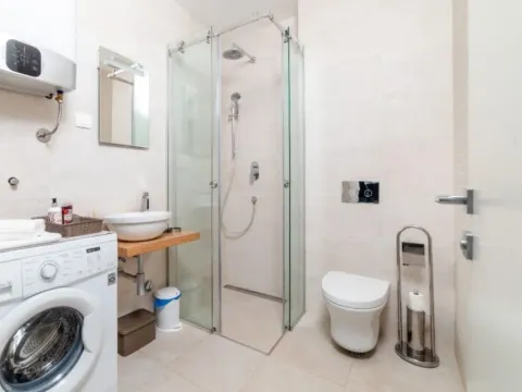 Izdavanje, jednosoban stan, 54m², Centar, Budva - image 2