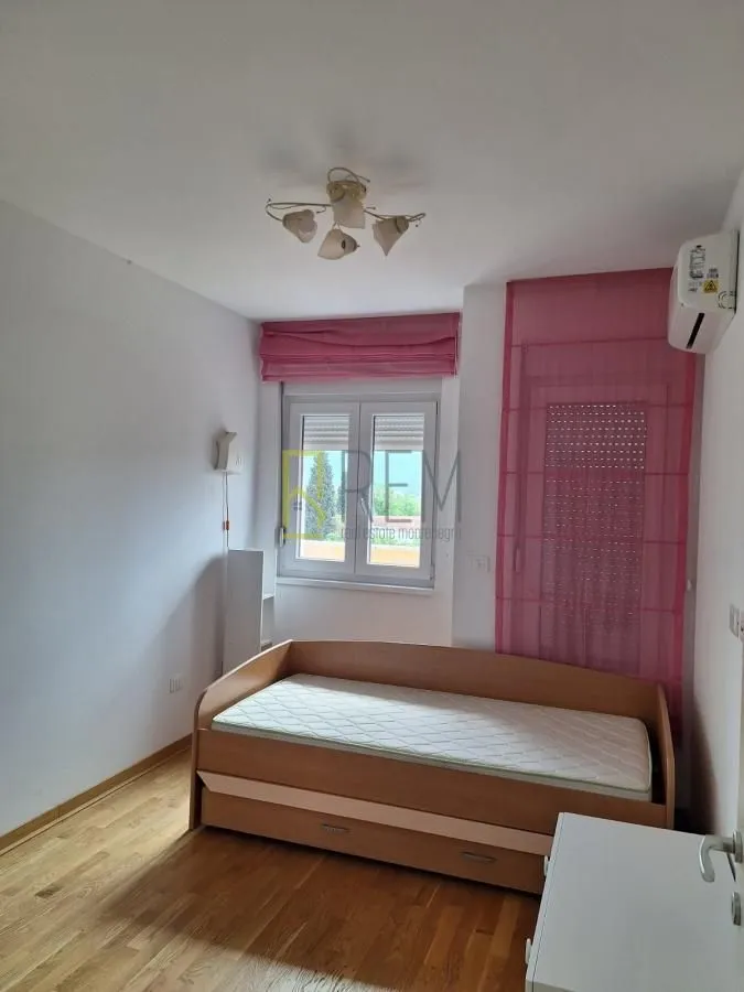 Izdavanje, dvosoban stan, 64m², City Kej, Podgorica