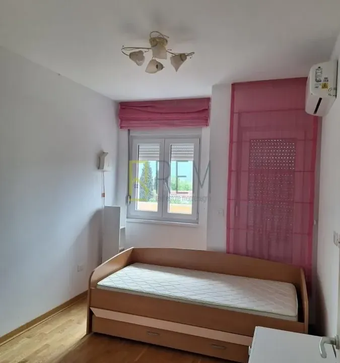 Izdavanje, dvosoban stan, 64m², City Kej, Podgorica