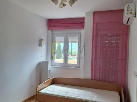 Izdavanje, dvosoban stan, 64m², City Kej, Podgorica