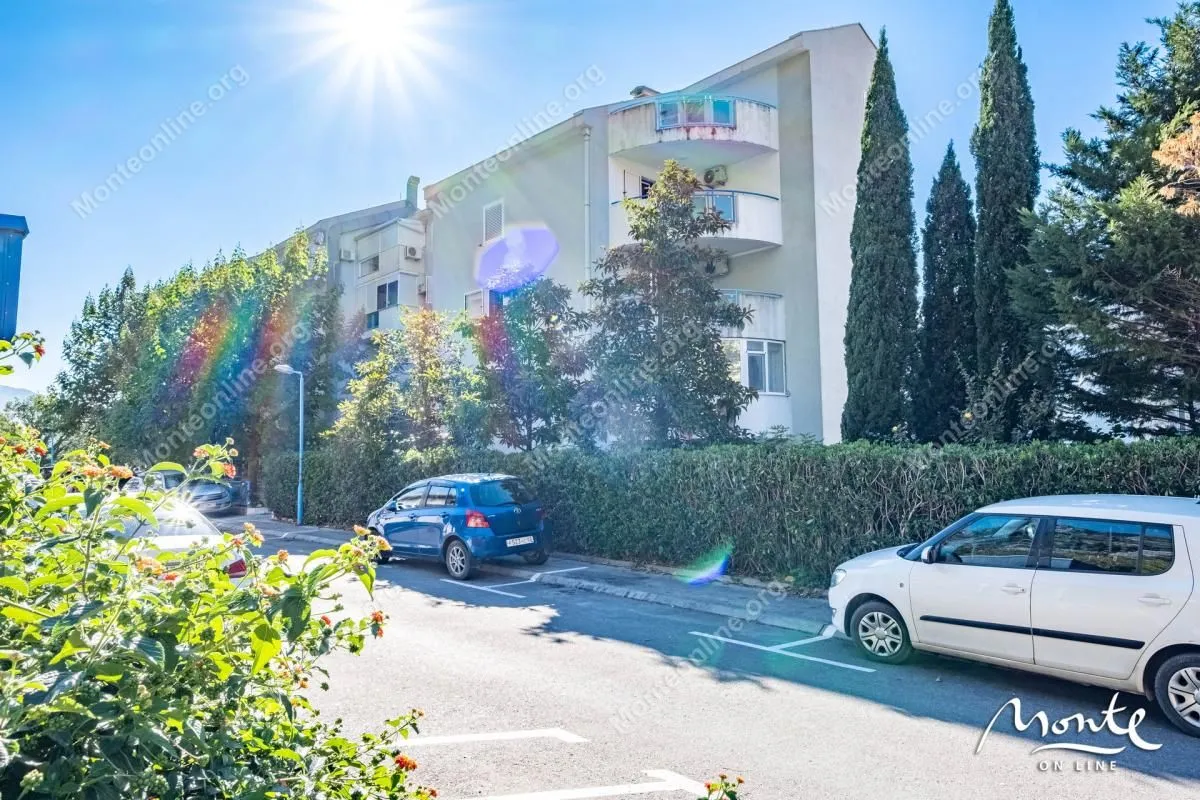 Prodaja, dvosoban stan, 48m², Dobrota, Kotor