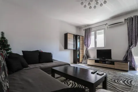 Rent, one bedroom apartment, 43m², Podmaine, Budva - image 4