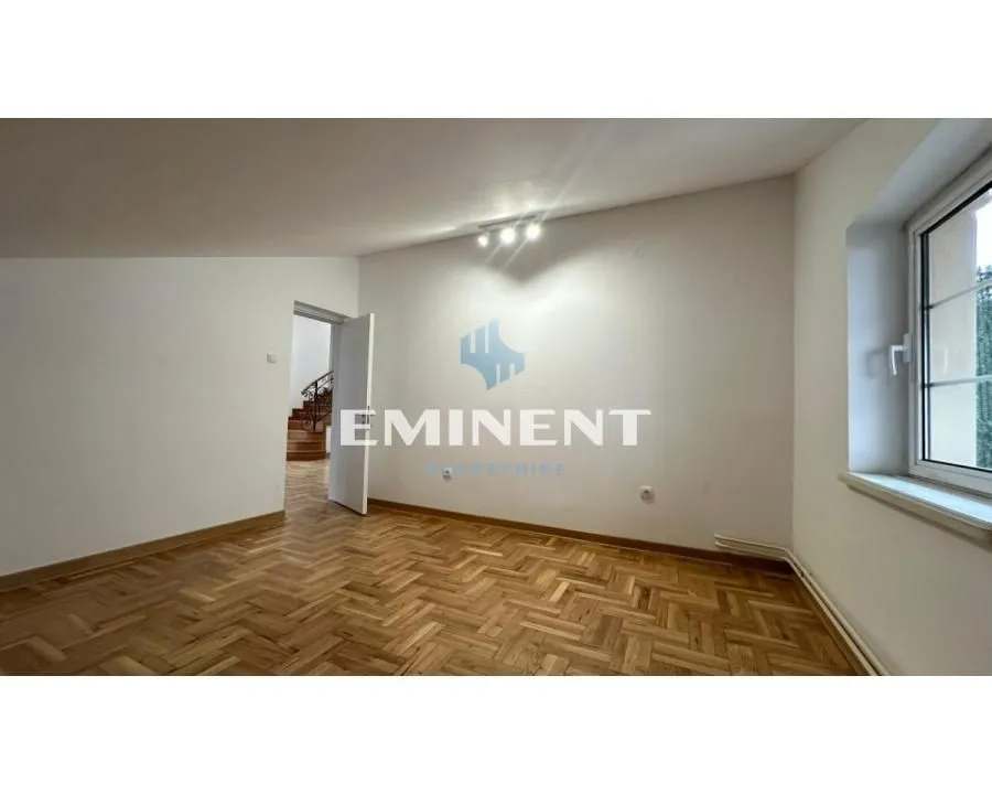 Izdavanje, četvorosoban stan, 140m², Vojvode Vlahovica, Beograd