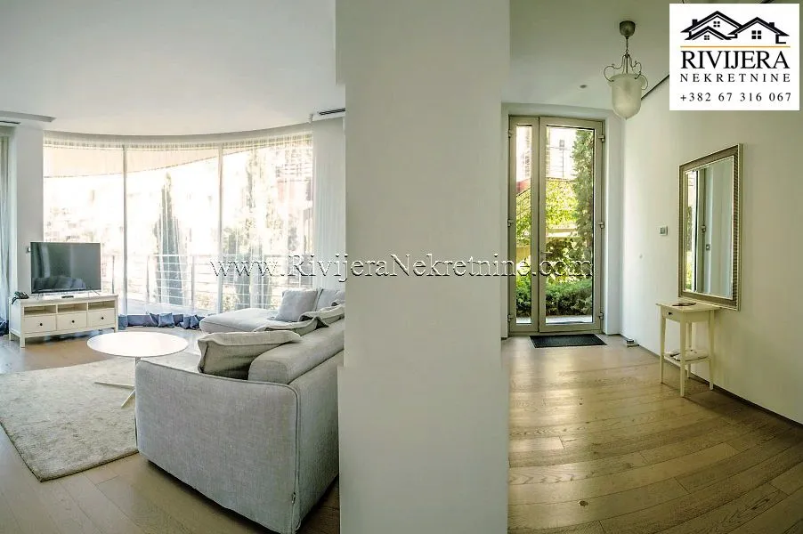 Sale, two bedroom apartment, 155m², Bečići, Budva
