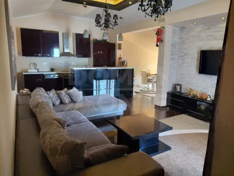 Izdavanje, trosoban stan, 130m², Radanovići, Kotor - image 1