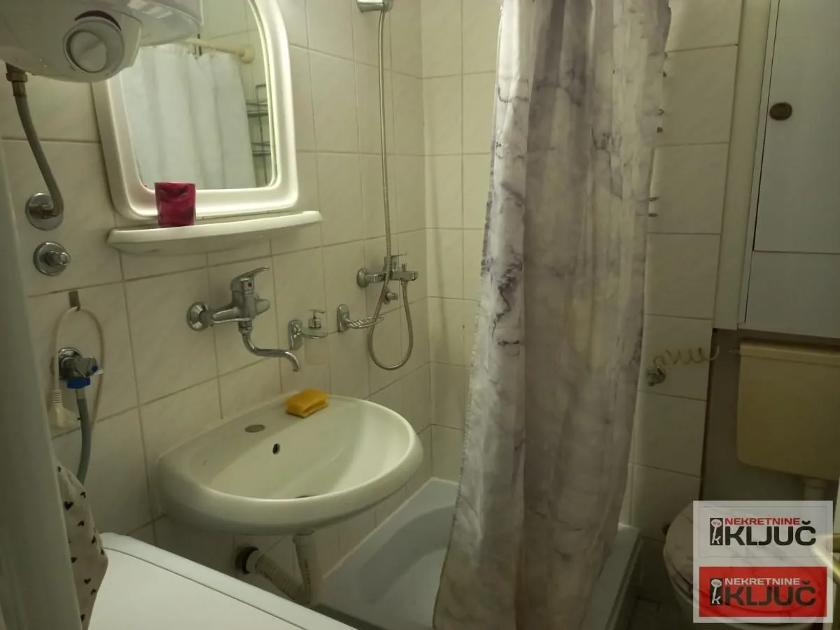 Izdavanje, dvosoban stan, 53m², Banatić, Novi Sad Sve Podlokacije