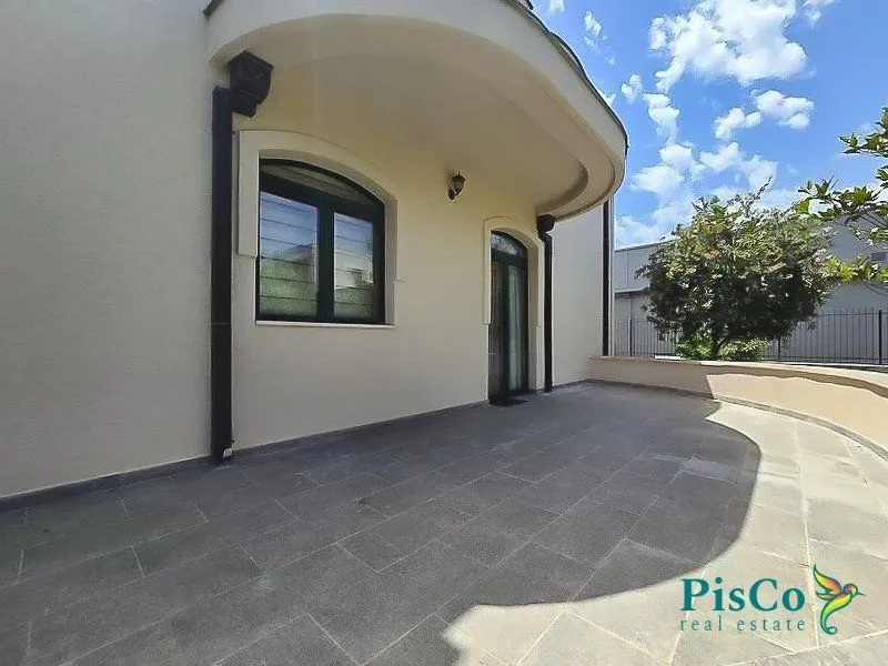 Izdavanje, kuća, 280m², Zabjelo, Podgorica