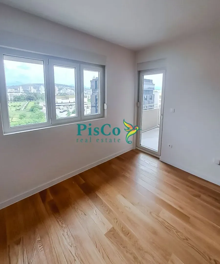 Izdavanje, dvosoban stan, 72m², Central Point, Podgorica