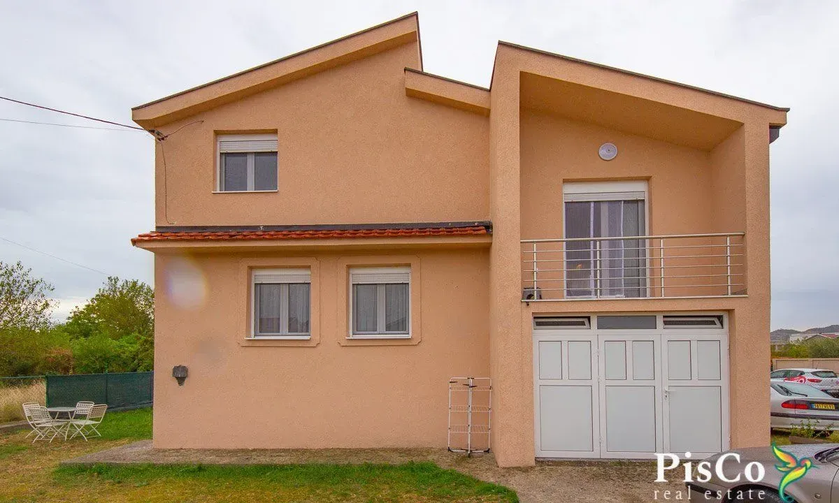 Prodaja, kuća, 200m², Donja Gorica, Podgorica